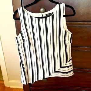 WHBM like new sleeveless blouse in black and white. Size 8